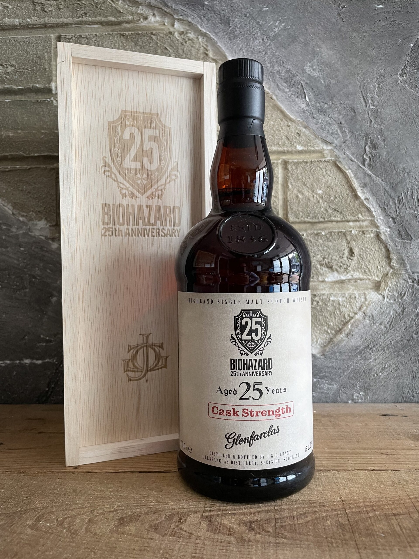 グレンファークラス 25年 バイオハザード 700ml / 51.6% - 歌舞